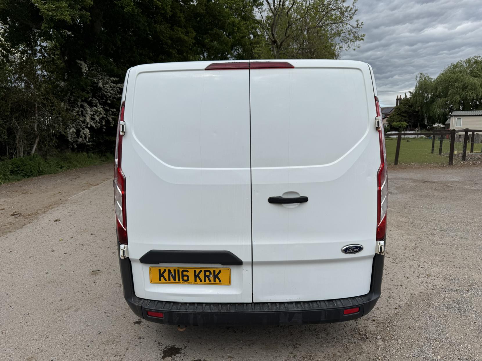 Ford Transit Custom 2.2 TDCi 290 Panel Van 5dr Diesel Manual L1 H1 (186 g/km, 98 bhp)