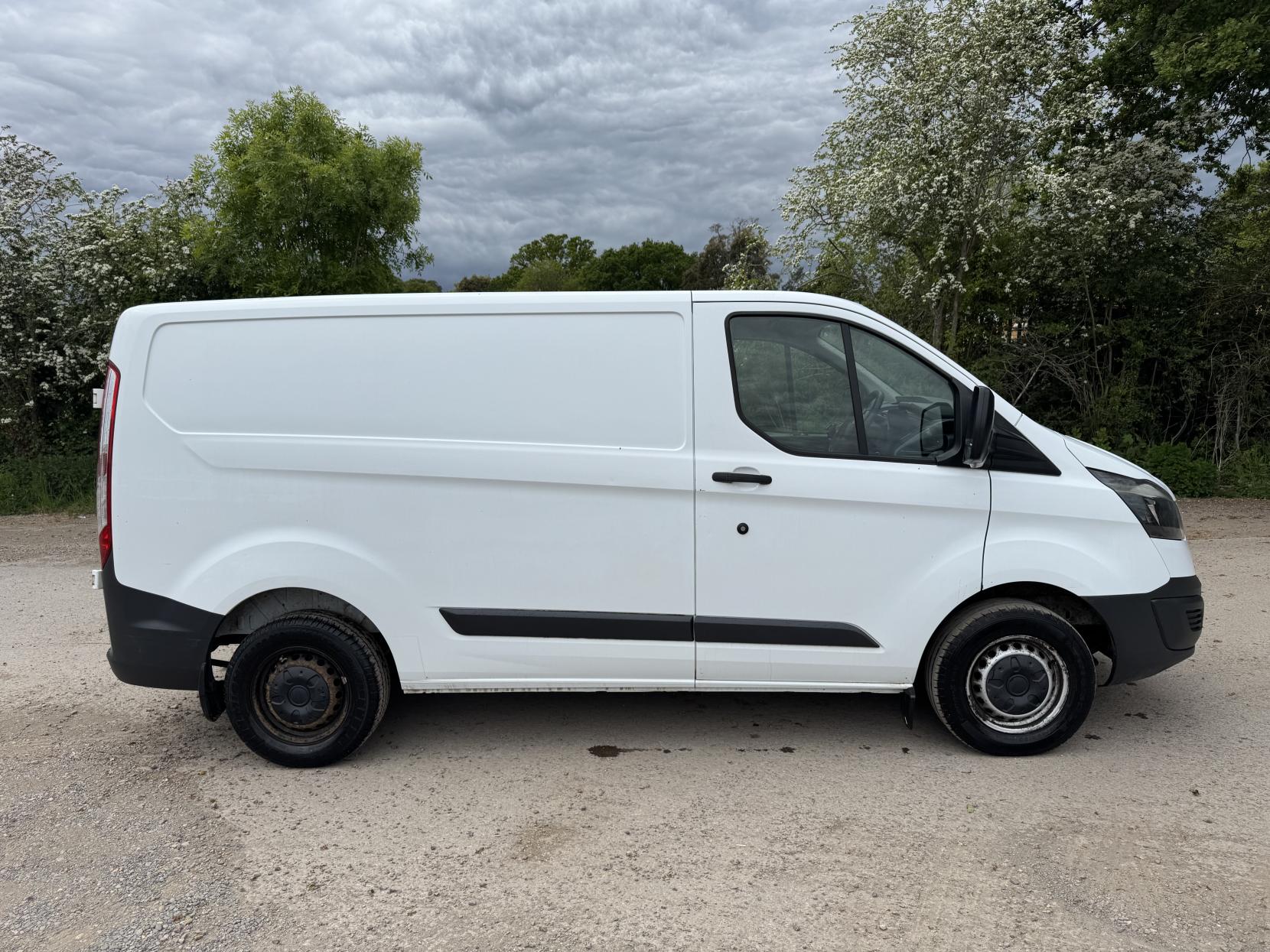Ford Transit Custom 2.2 TDCi 290 Panel Van 5dr Diesel Manual L1 H1 (186 g/km, 98 bhp)