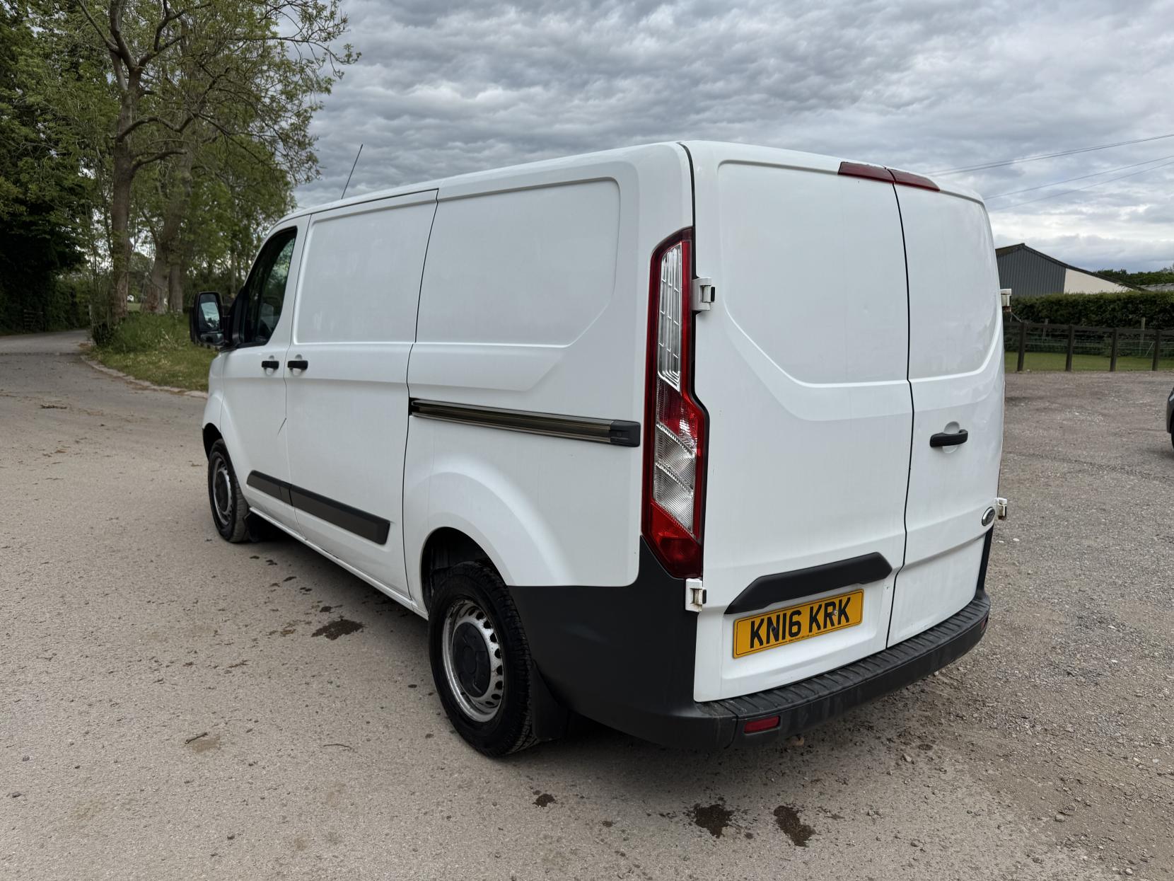 Ford Transit Custom 2.2 TDCi 290 Panel Van 5dr Diesel Manual L1 H1 (186 g/km, 98 bhp)