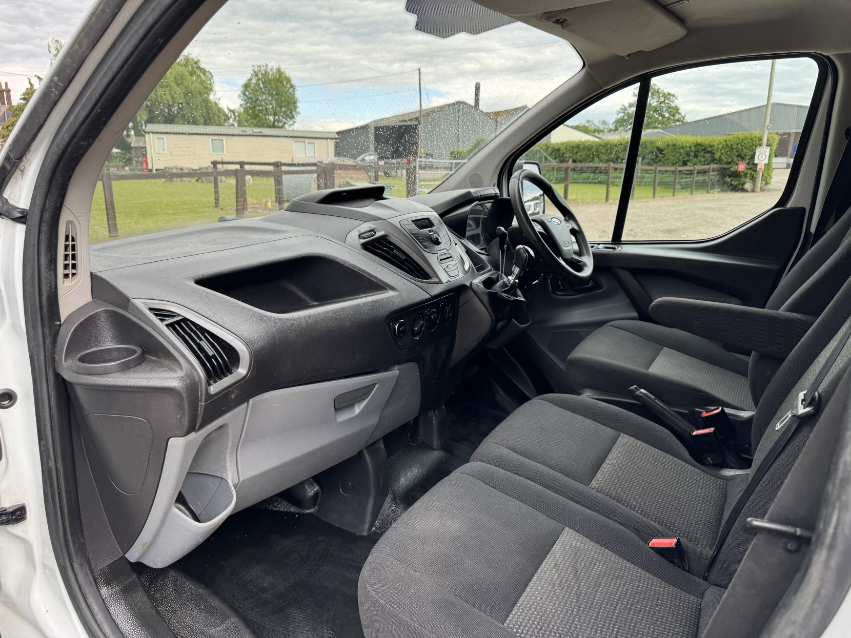 Ford Transit Custom 2.2 TDCi 290 Panel Van 5dr Diesel Manual L1 H1 (186 g/km, 98 bhp)