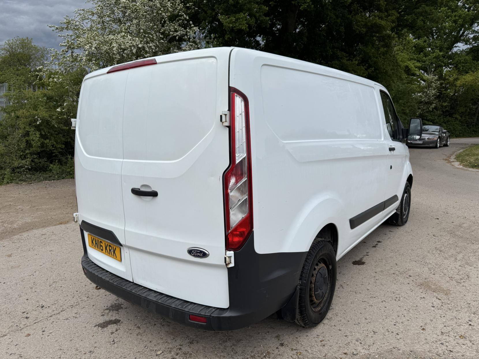 Ford Transit Custom 2.2 TDCi 290 Panel Van 5dr Diesel Manual L1 H1 (186 g/km, 98 bhp)