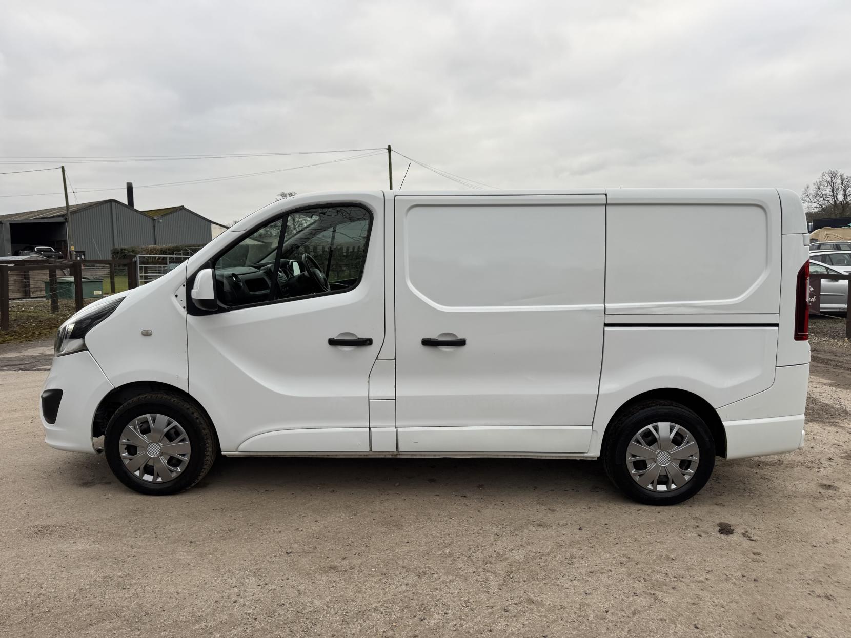 Vauxhall Vivaro 1.6 CDTi 2700 Sportive Panel Van 5dr Diesel Manual L1 H1 Euro 5 (115 ps)