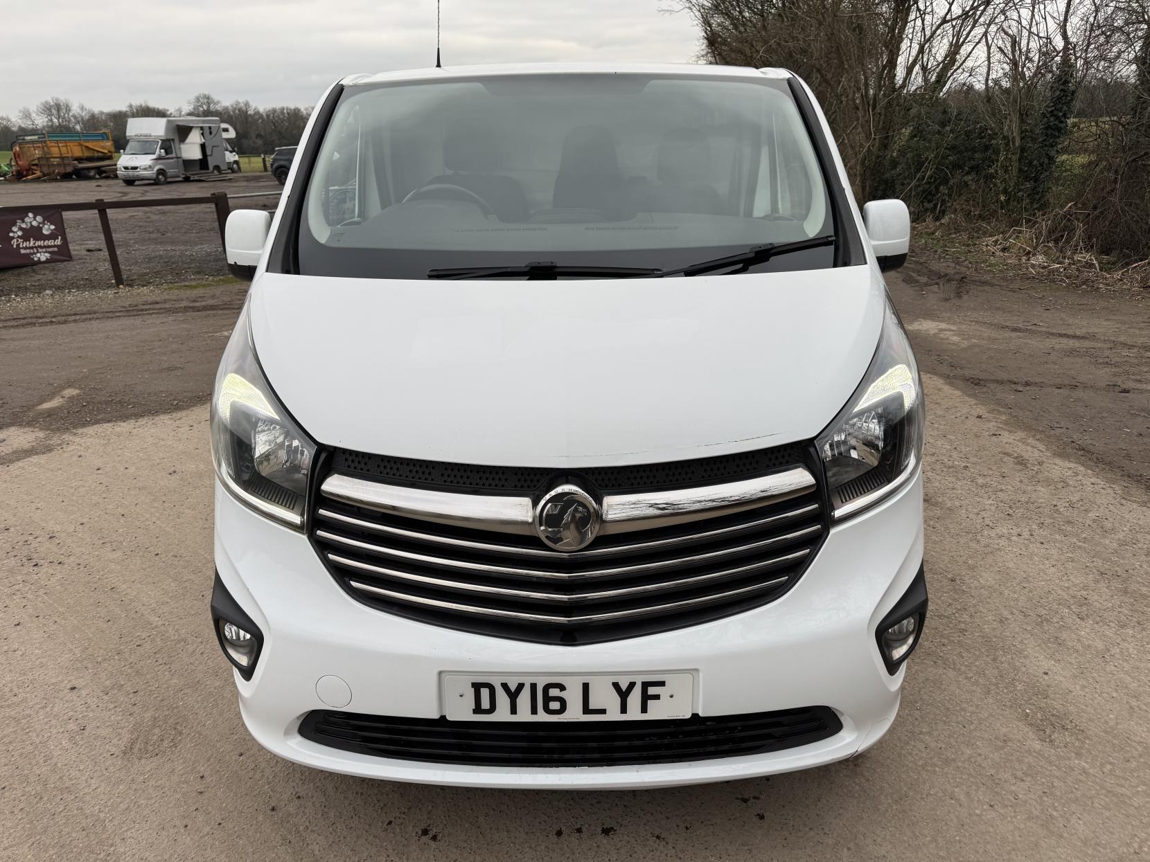 Vauxhall Vivaro 1.6 CDTi 2700 Sportive Panel Van 5dr Diesel Manual L1 H1 Euro 5 (115 ps)