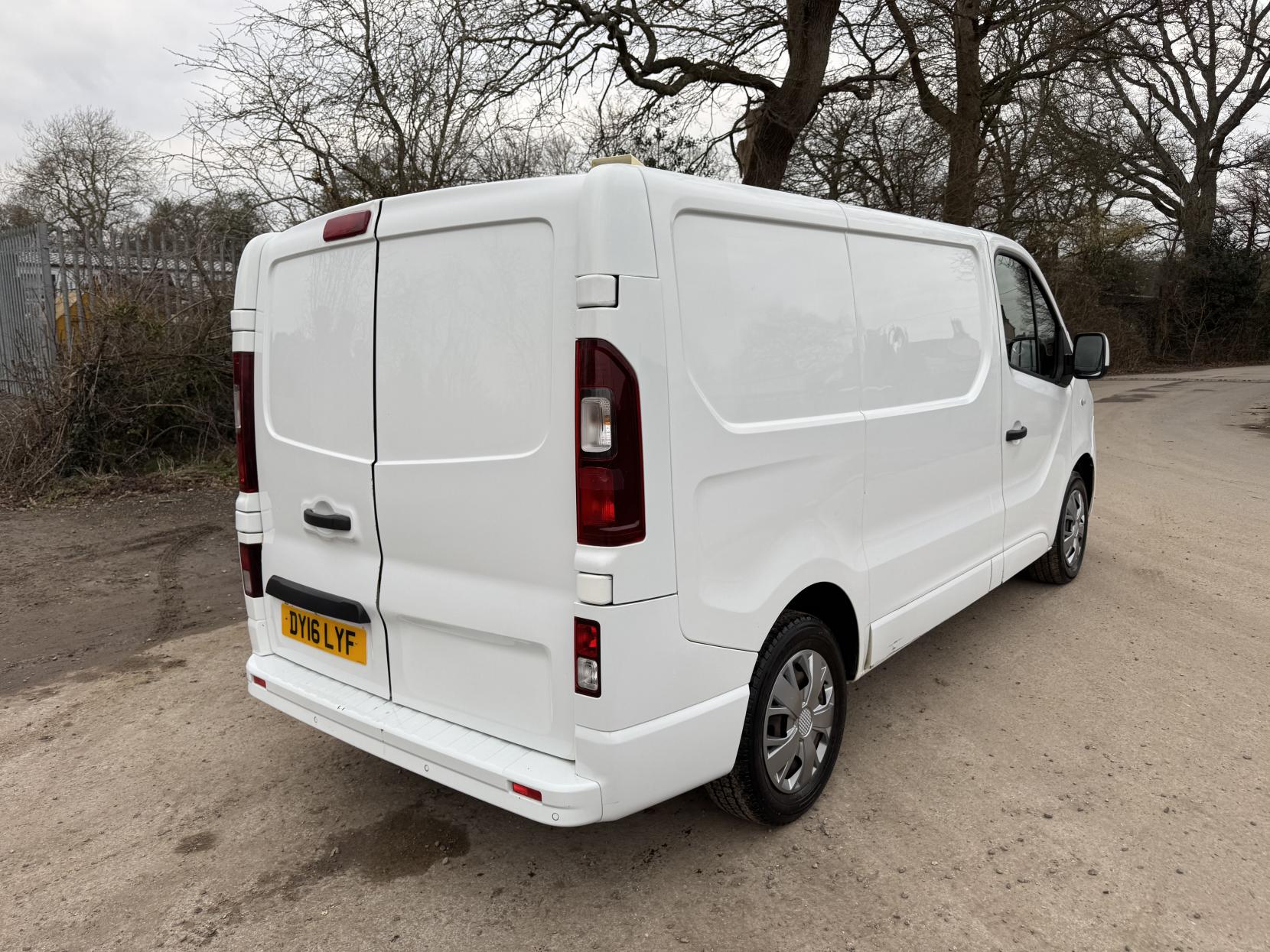 Vauxhall Vivaro 1.6 CDTi 2700 Sportive Panel Van 5dr Diesel Manual L1 H1 Euro 5 (115 ps)