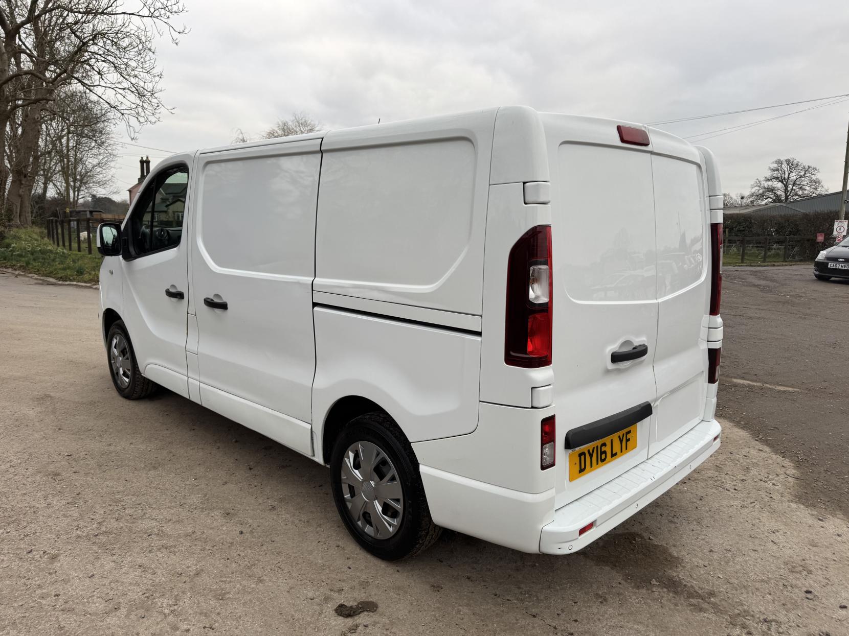 Vauxhall Vivaro 1.6 CDTi 2700 Sportive Panel Van 5dr Diesel Manual L1 H1 Euro 5 (115 ps)