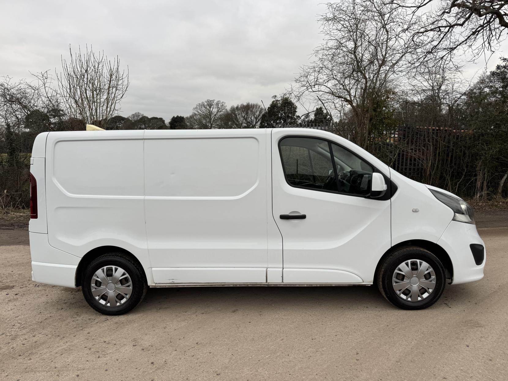 Vauxhall Vivaro 1.6 CDTi 2700 Sportive Panel Van 5dr Diesel Manual L1 H1 Euro 5 (115 ps)