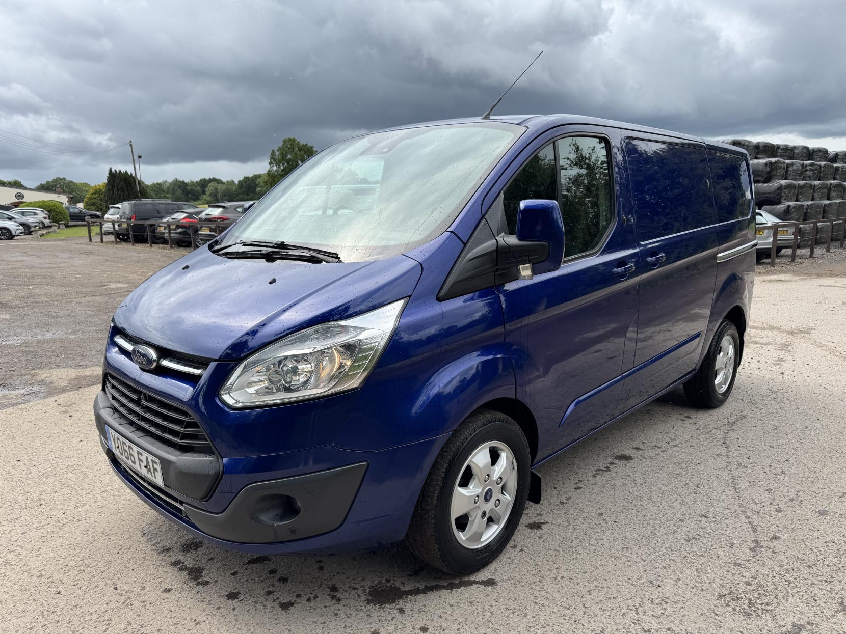 Ford Transit Custom 2.0 TDCi 270 Limited Panel Van 5dr Diesel Manual L1 H1 (163 g/km, 128 bhp)