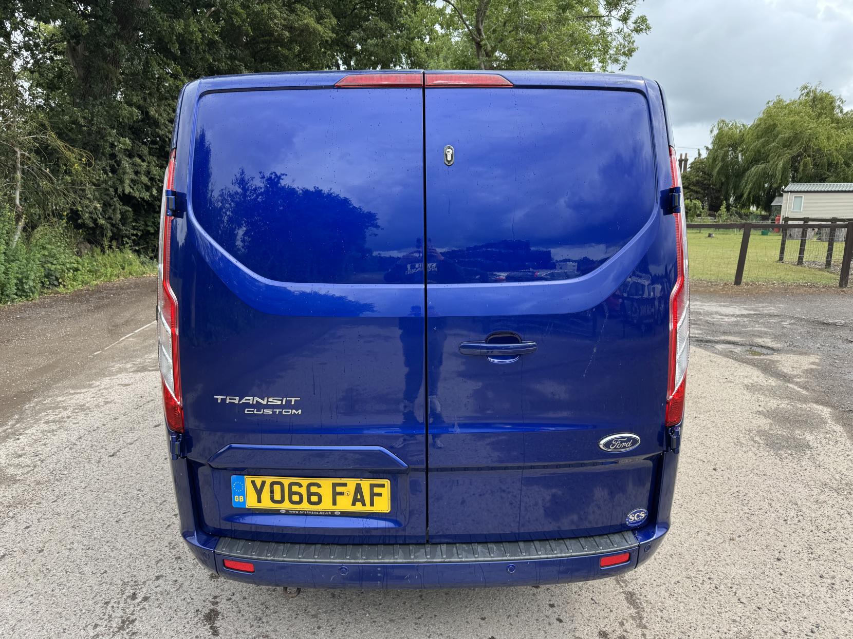 Ford Transit Custom 2.0 TDCi 270 Limited Panel Van 5dr Diesel Manual L1 H1 (163 g/km, 128 bhp)