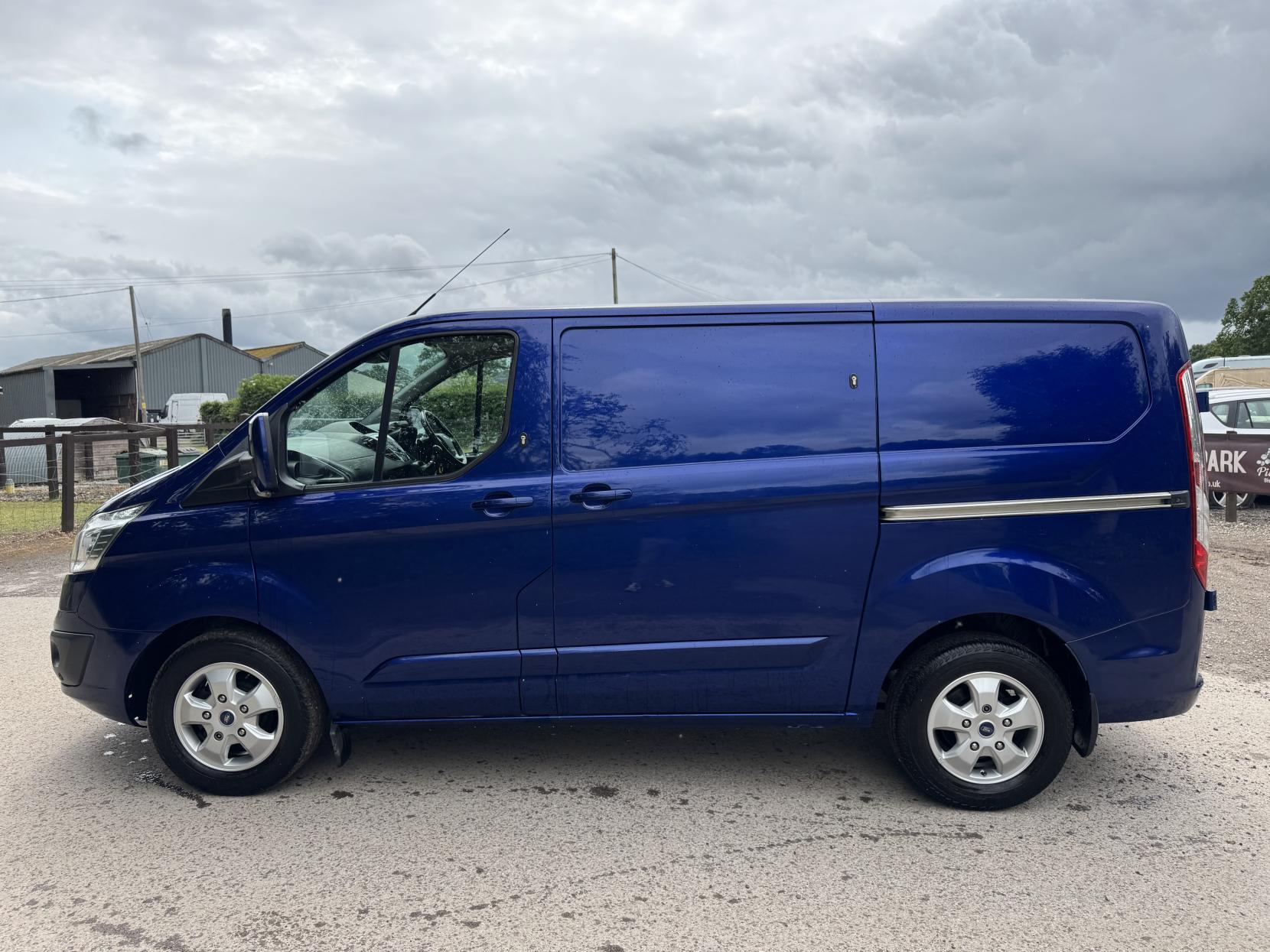 Ford Transit Custom 2.0 TDCi 270 Limited Panel Van 5dr Diesel Manual L1 H1 (163 g/km, 128 bhp)