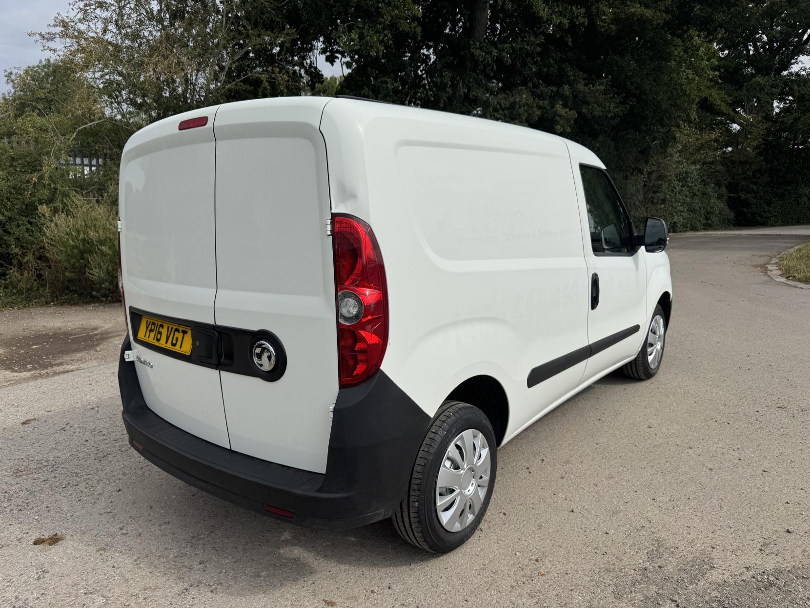 Vauxhall Combo 1.3 CDTi 2000 16v Panel Van 3dr Diesel Manual FWD L1 H1 (133 g/km, 89 bhp)