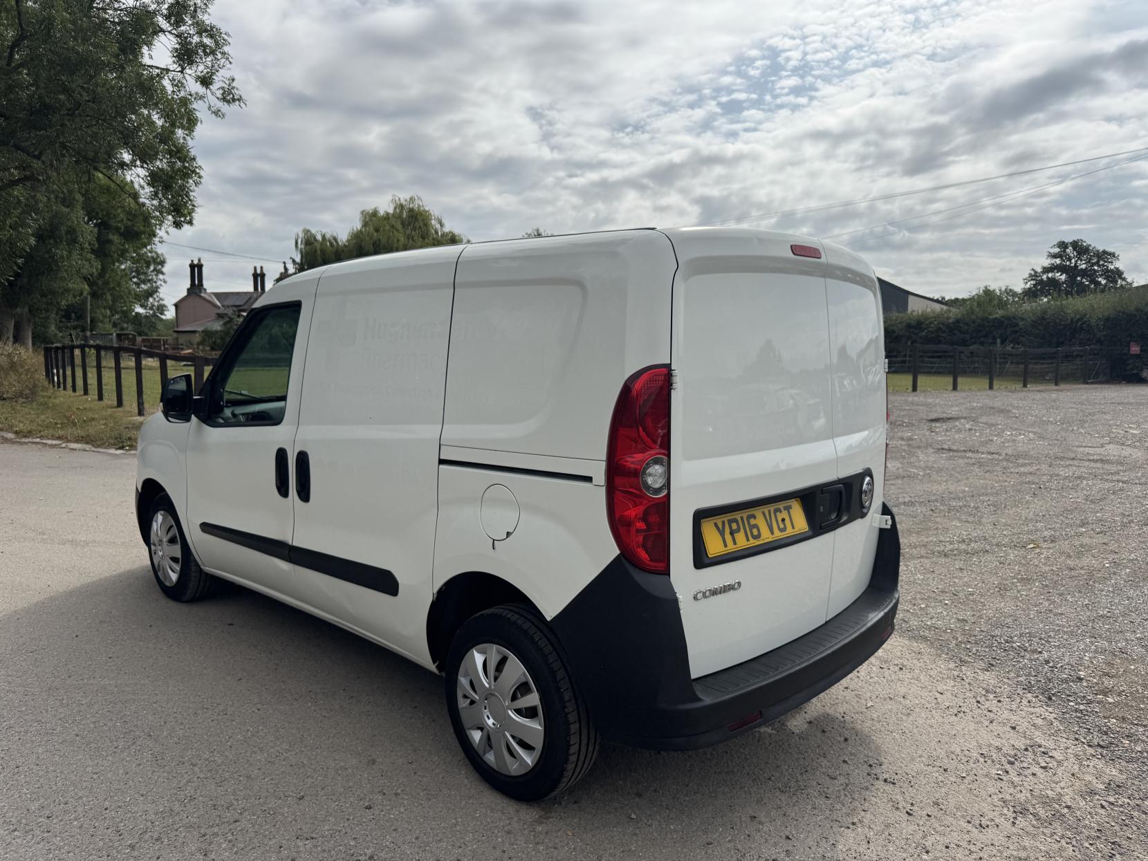 Vauxhall Combo 1.3 CDTi 2000 16v Panel Van 3dr Diesel Manual FWD L1 H1 (133 g/km, 89 bhp)