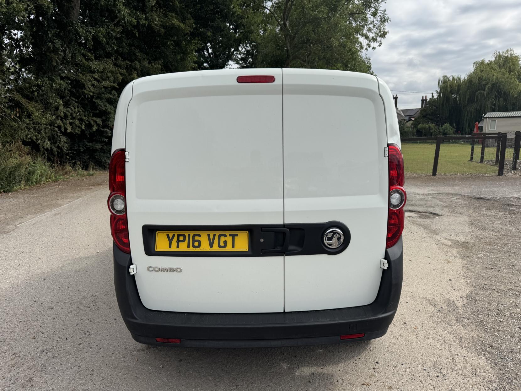 Vauxhall Combo 1.3 CDTi 2000 16v Panel Van 3dr Diesel Manual FWD L1 H1 (133 g/km, 89 bhp)