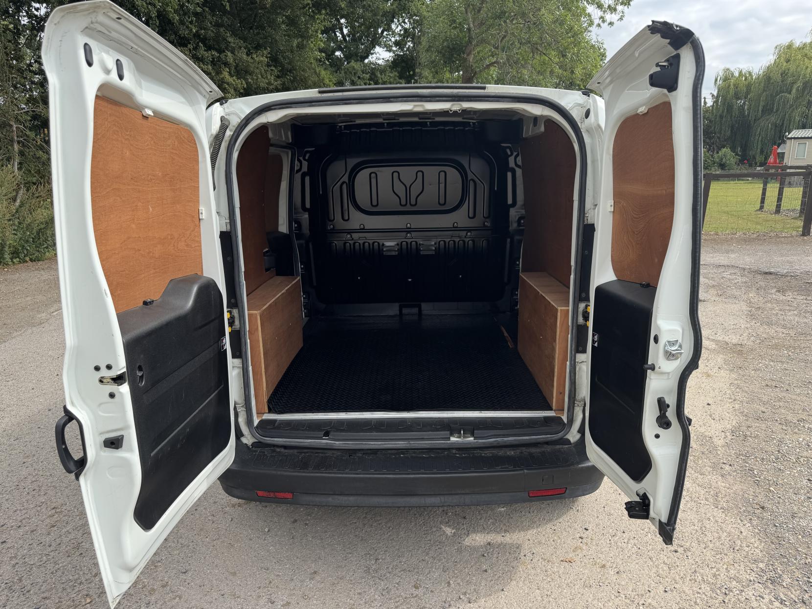 Vauxhall Combo 1.3 CDTi 2000 16v Panel Van 3dr Diesel Manual FWD L1 H1 (133 g/km, 89 bhp)