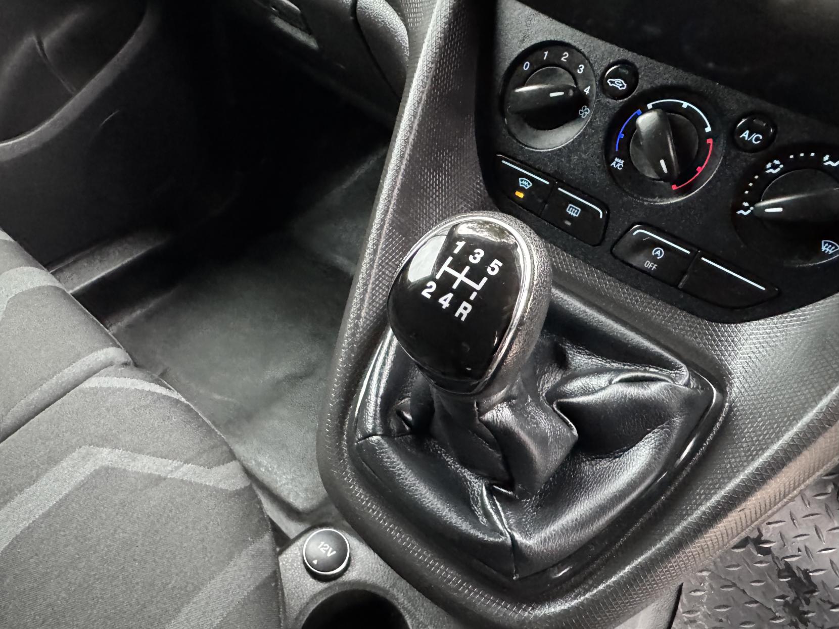 Ford Transit Connect 1.6 TDCi 210 Trend Panel Van 5dr Diesel Manual L2 H1 (128 g/km, 94 bhp)