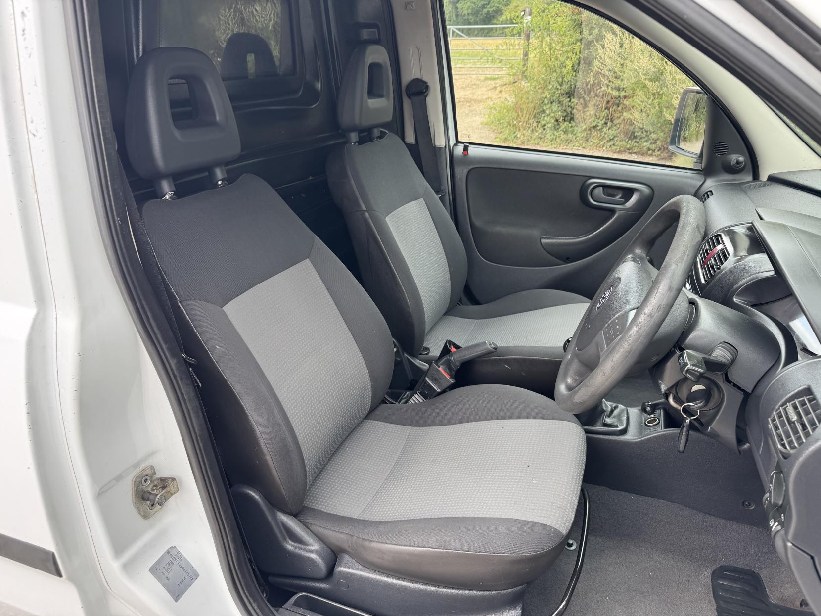Vauxhall Combo 1.3 CDTi 1700 16v Panel Van 3dr Diesel Manual (134 g/km, 69 bhp)