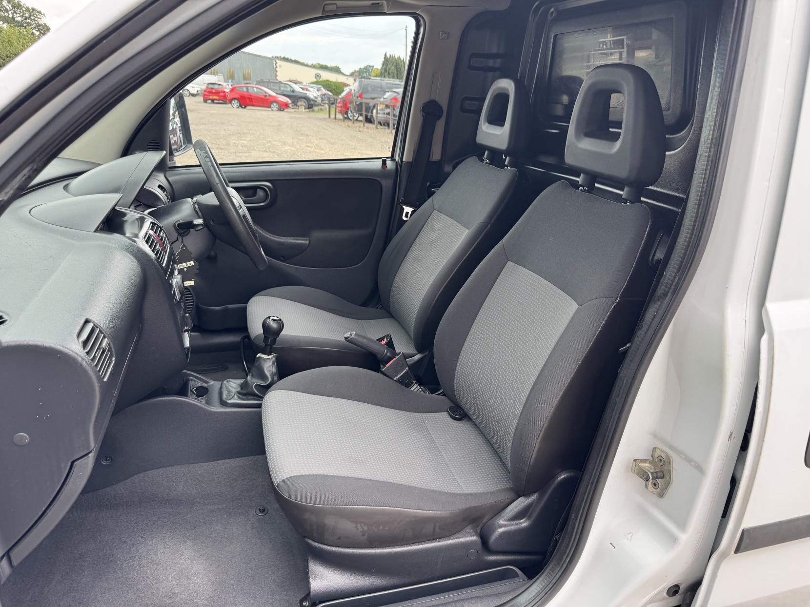 Vauxhall Combo 1.3 CDTi 1700 16v Panel Van 3dr Diesel Manual (134 g/km, 69 bhp)