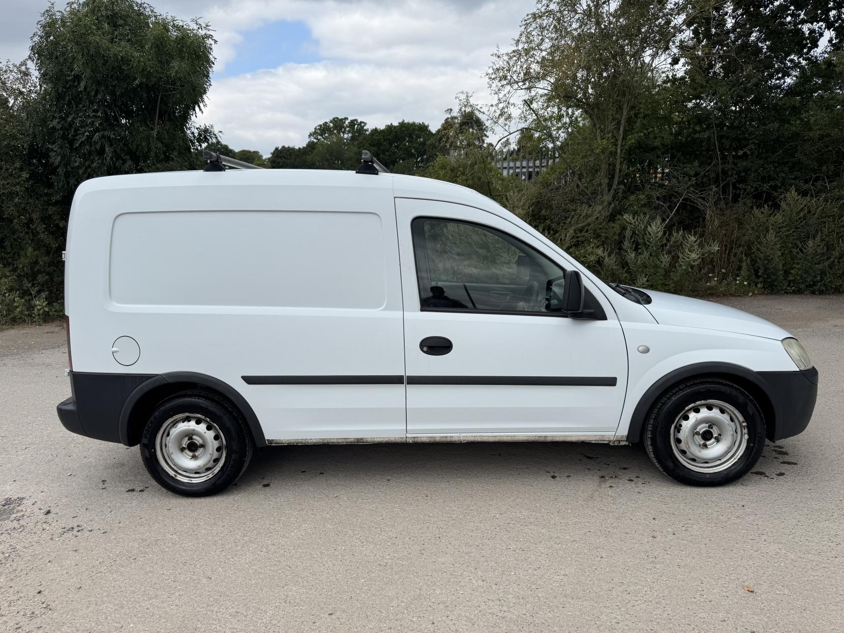 Vauxhall Combo 1.3 CDTi 1700 16v Panel Van 3dr Diesel Manual (134 g/km, 69 bhp)