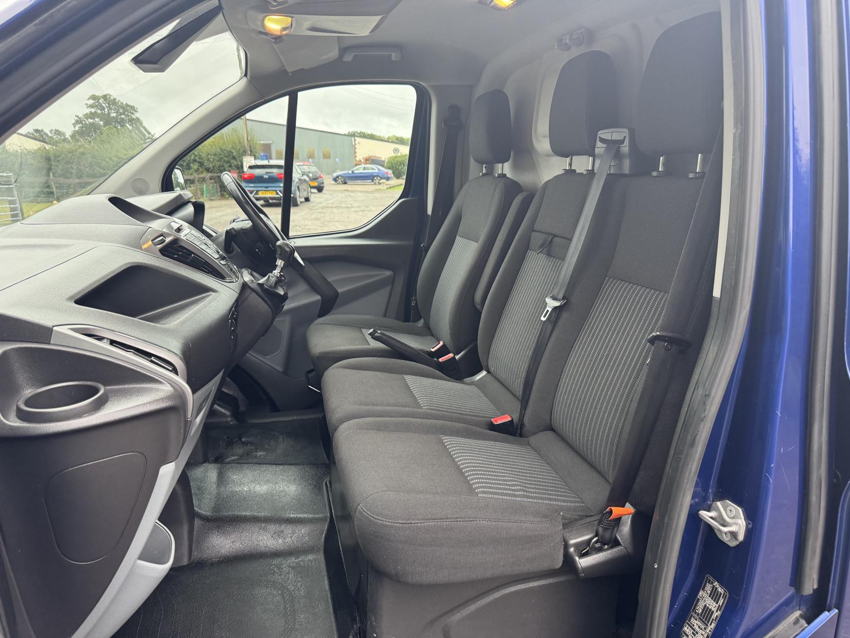 Ford Transit Custom 2.2 TDCi 290 Trend Panel Van 5dr Diesel Manual L1 H1 (186 g/km, 123 bhp)