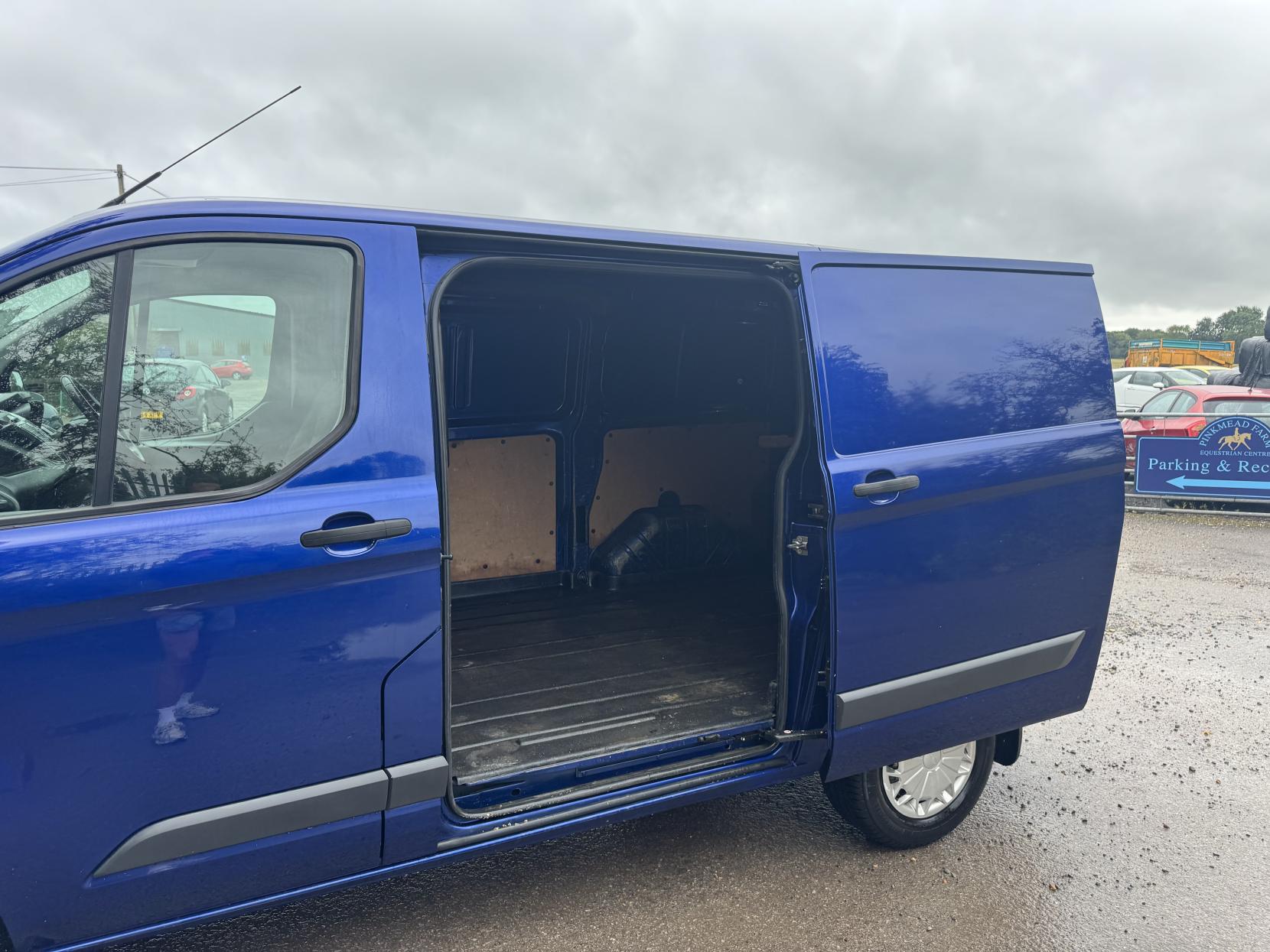 Ford Transit Custom 2.2 TDCi 290 Trend Panel Van 5dr Diesel Manual L1 H1 (186 g/km, 123 bhp)