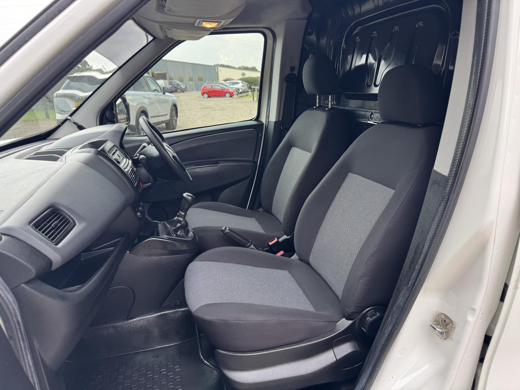 Fiat Doblo 1.3 JTD MultiJetII 16v Panel Van 4dr Diesel Manual L1 H1 (133 g/km, 90 bhp)