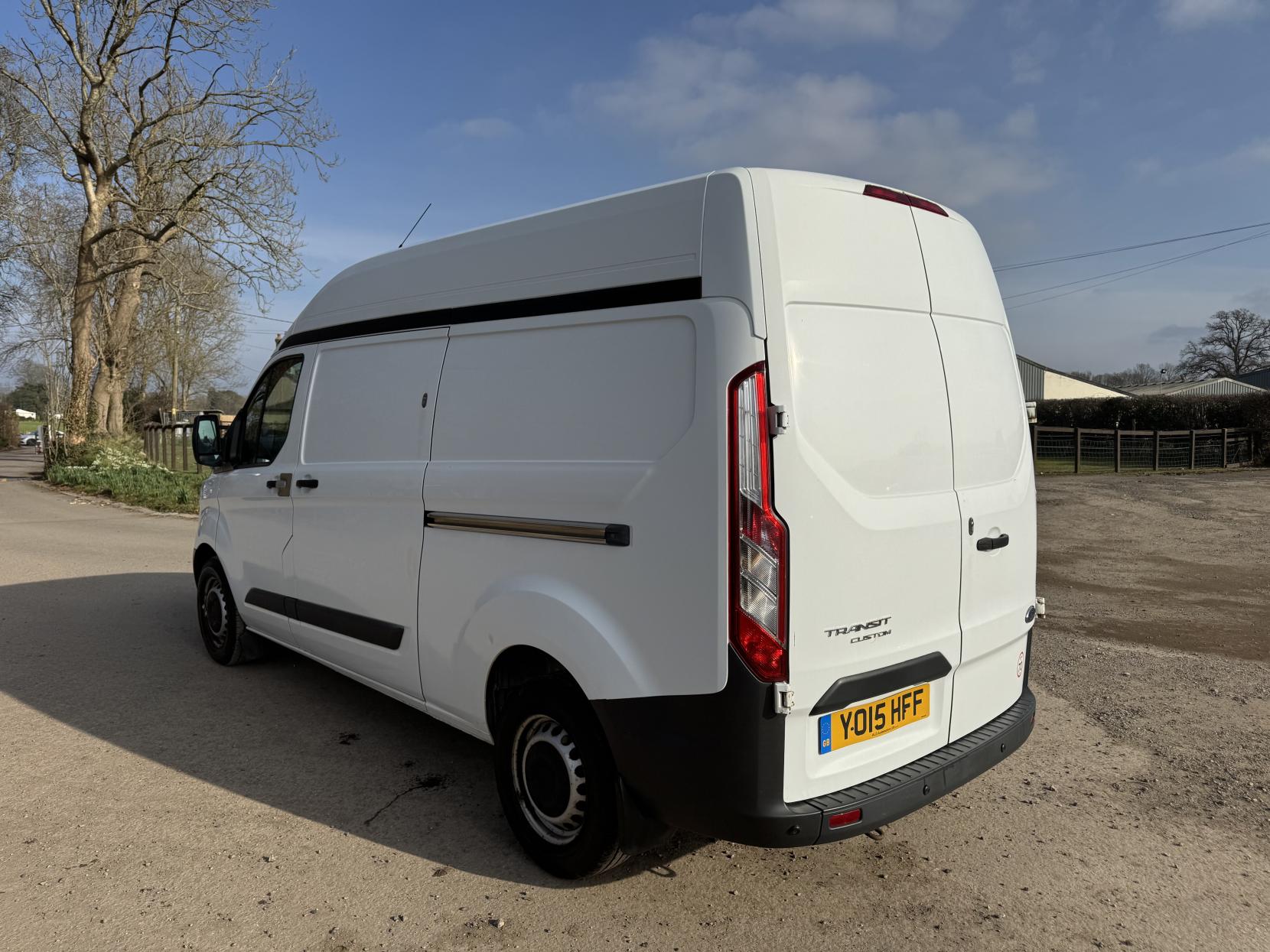 Ford Transit Custom 2.2 TDCi 330 Panel Van 5dr Diesel Manual L1 H1 (192 g/km, 123 bhp)