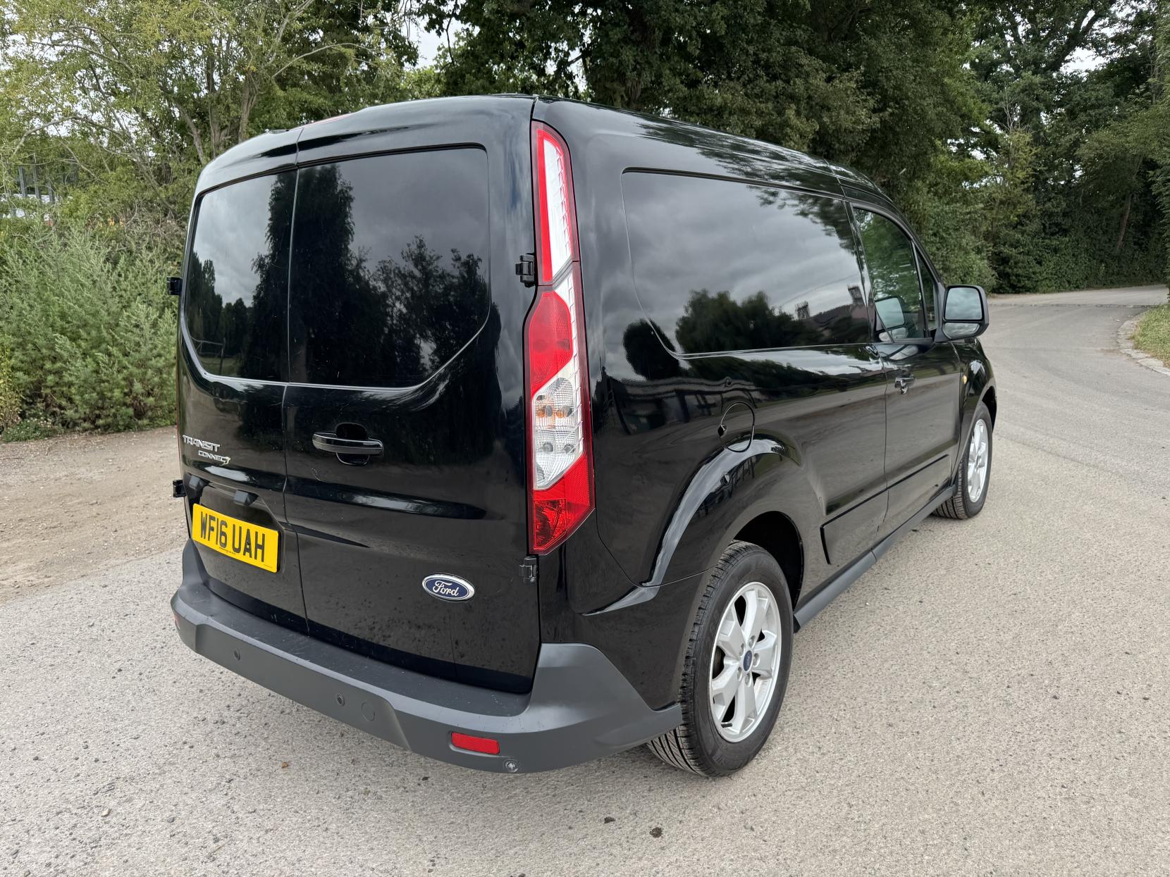 Ford Transit Connect 1.6 TDCi 200 Limited Panel Van 5dr Diesel Manual L1 H1 (124 g/km, 113 bhp)