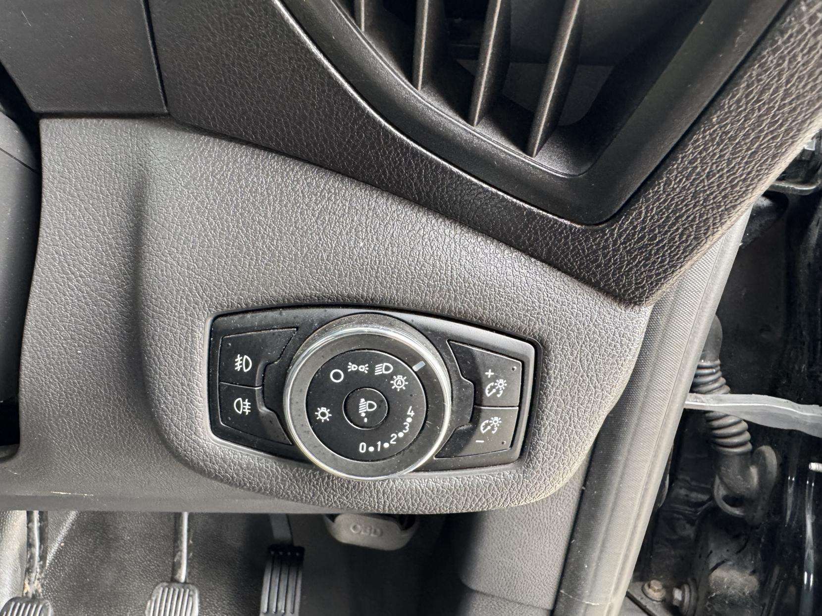Ford Transit Connect 1.6 TDCi 200 Limited Panel Van 5dr Diesel Manual L1 H1 (124 g/km, 113 bhp)