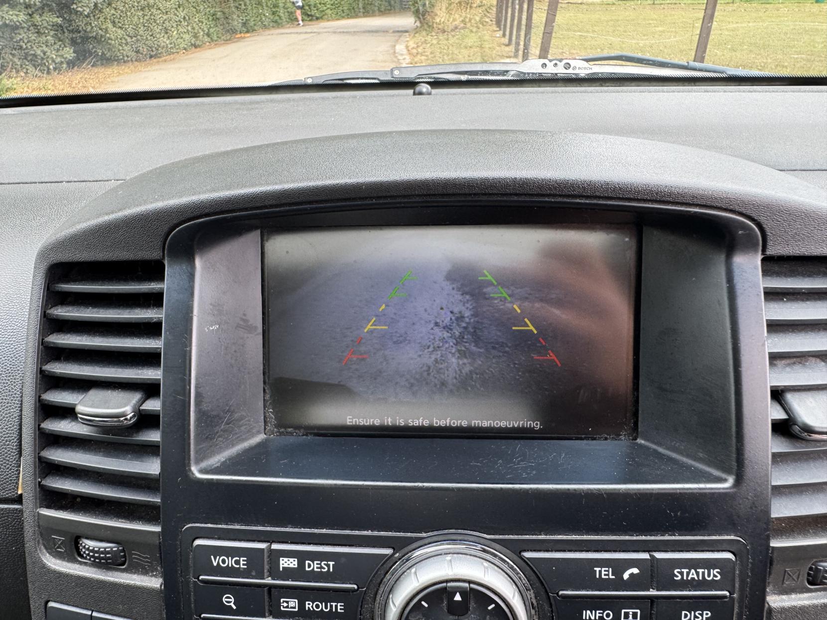 Nissan Navara 2.5 dCi Tekna Pickup Double Cab 4dr Diesel Manual 4WD Euro 4 (190 ps)