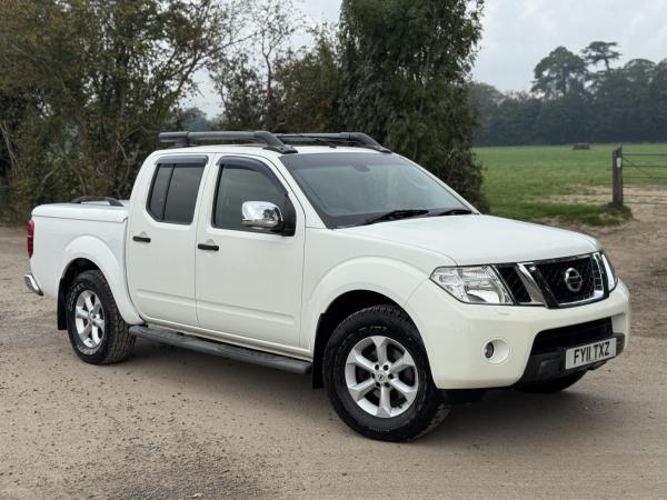 Nissan Navara 2.5 dCi Tekna Pickup Double Cab 4dr Diesel Manual 4WD Euro 4 (190 ps)