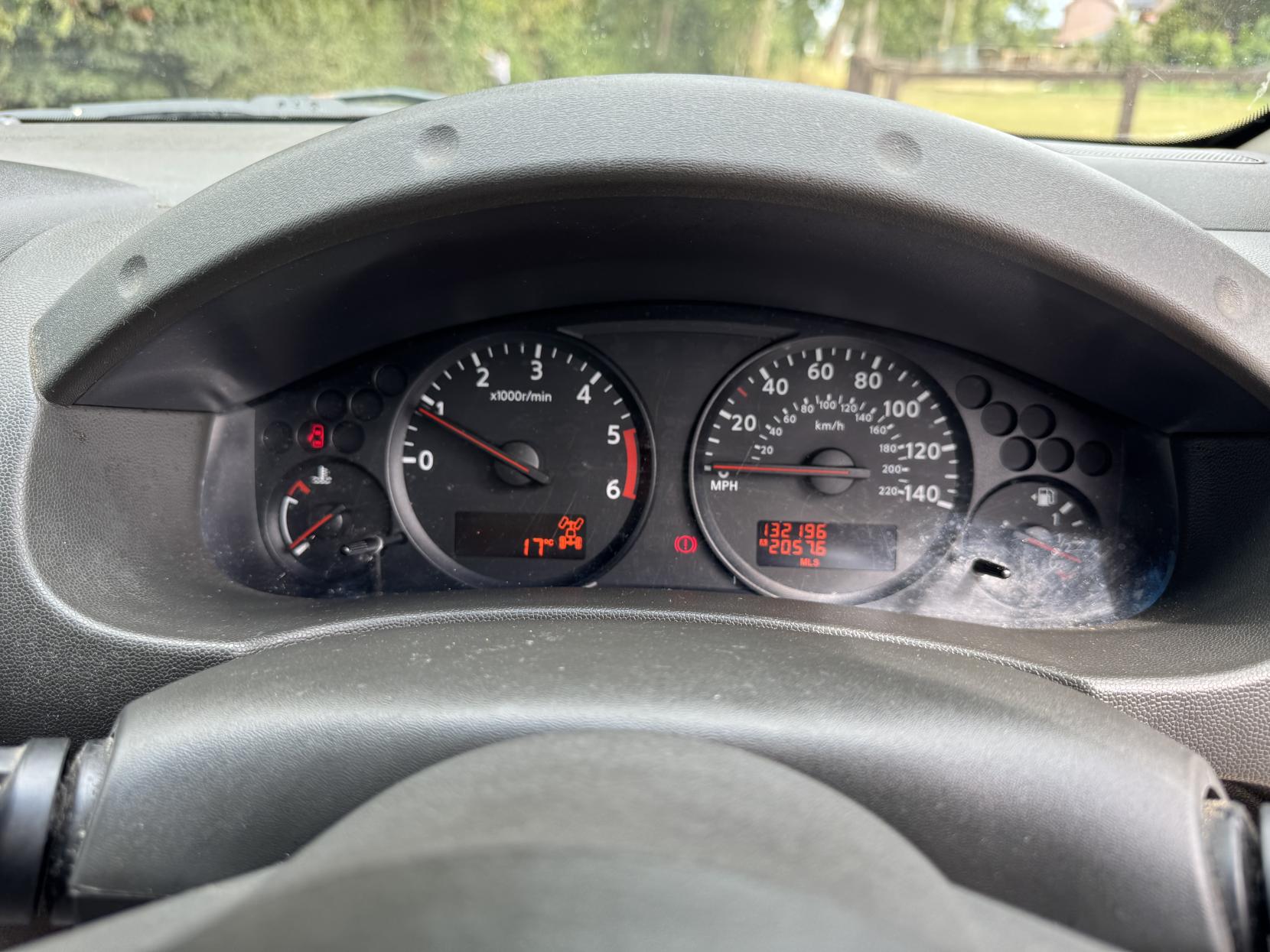 Nissan Navara 2.5 dCi Tekna Pickup Double Cab 4dr Diesel Manual 4WD Euro 4 (190 ps)